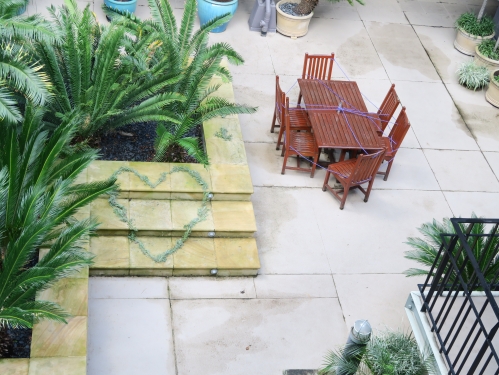 2020-08/heart-with-table